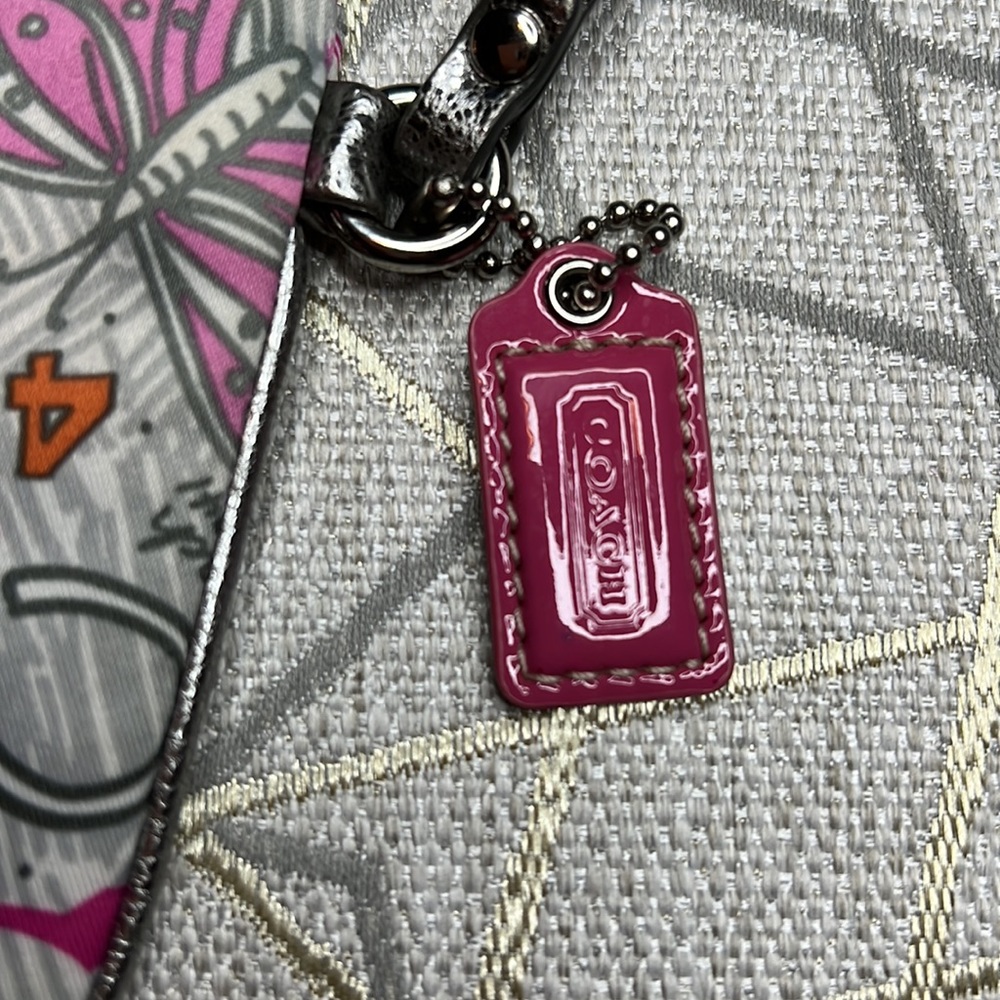 COACH Graffiti Wristlet w/Pink Hangtag - Picture 3 of 7